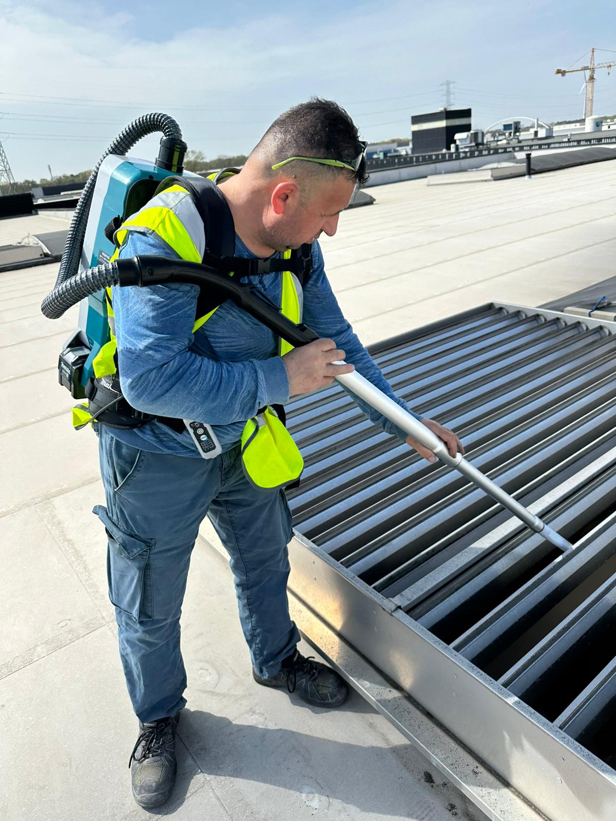 Schoonmaken van de lamellen, gootjes en borstels